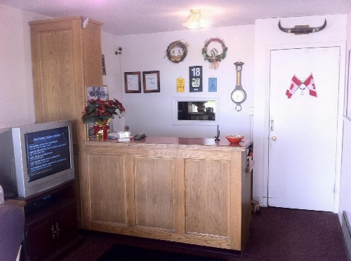 Rainbow Motel image 1
