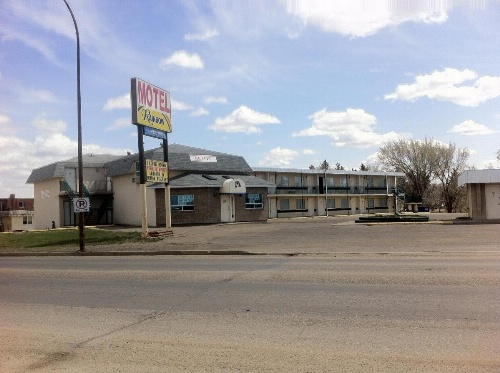 Rainbow Motel image 14